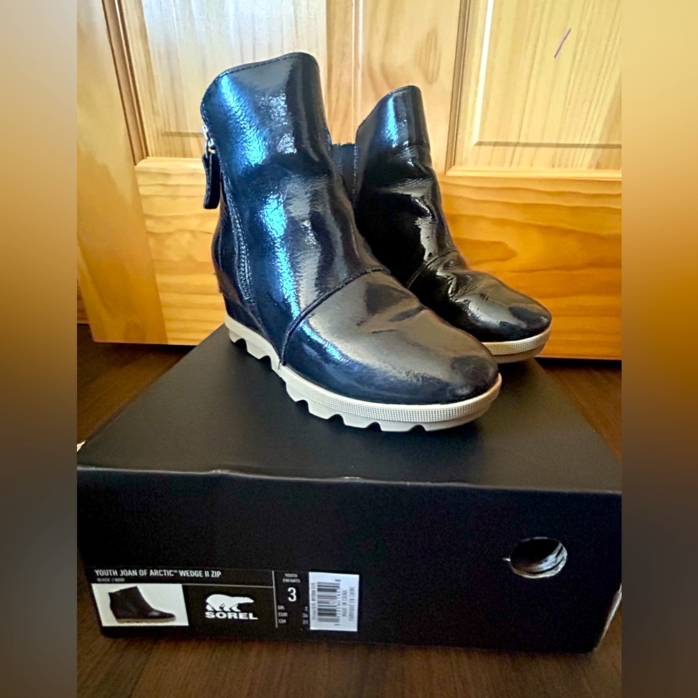 Girls size 3 Sorel Joan of Arctic Wedge